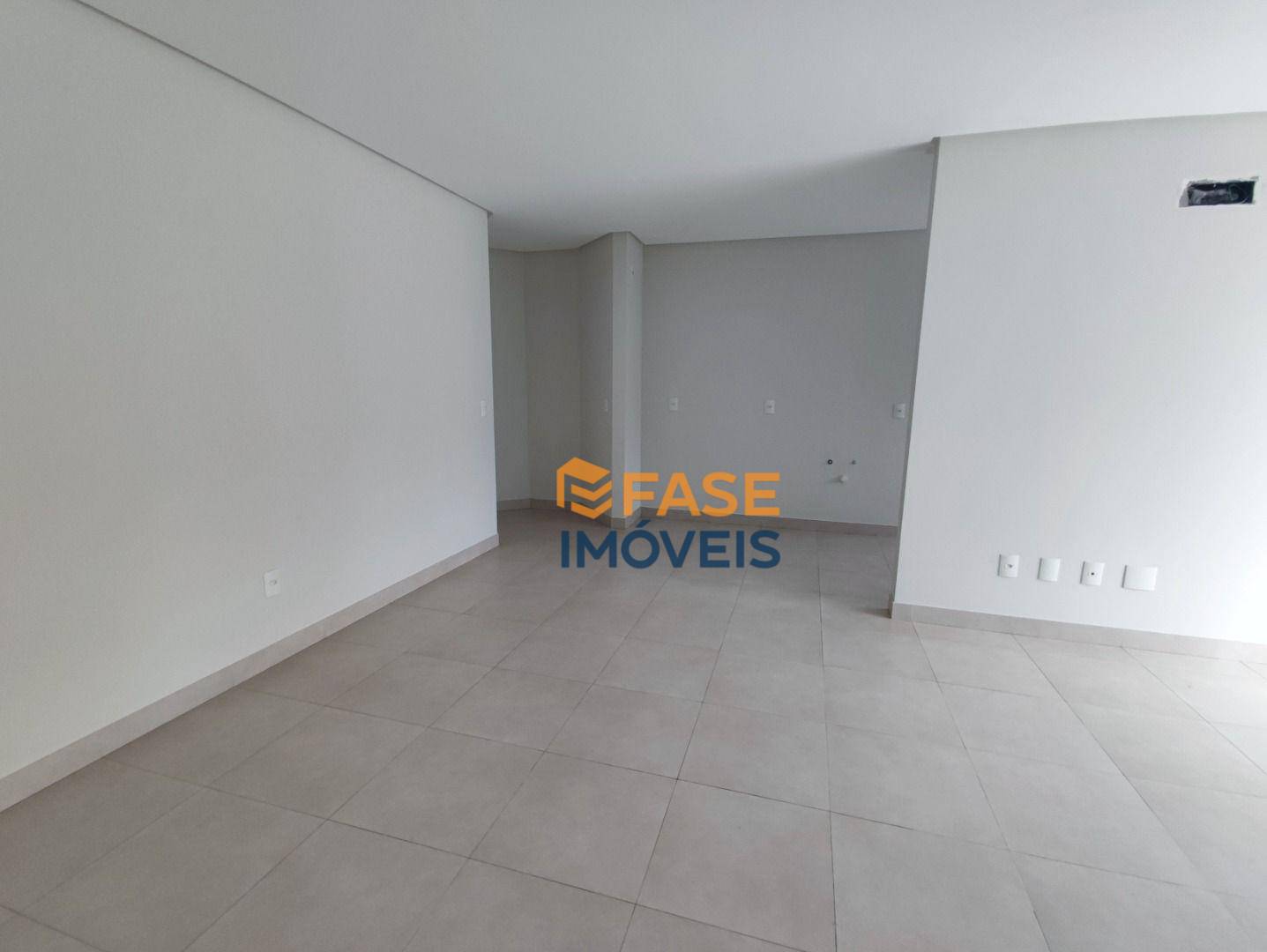 Apartamento à venda com 2 quartos, 160m² - Foto 2