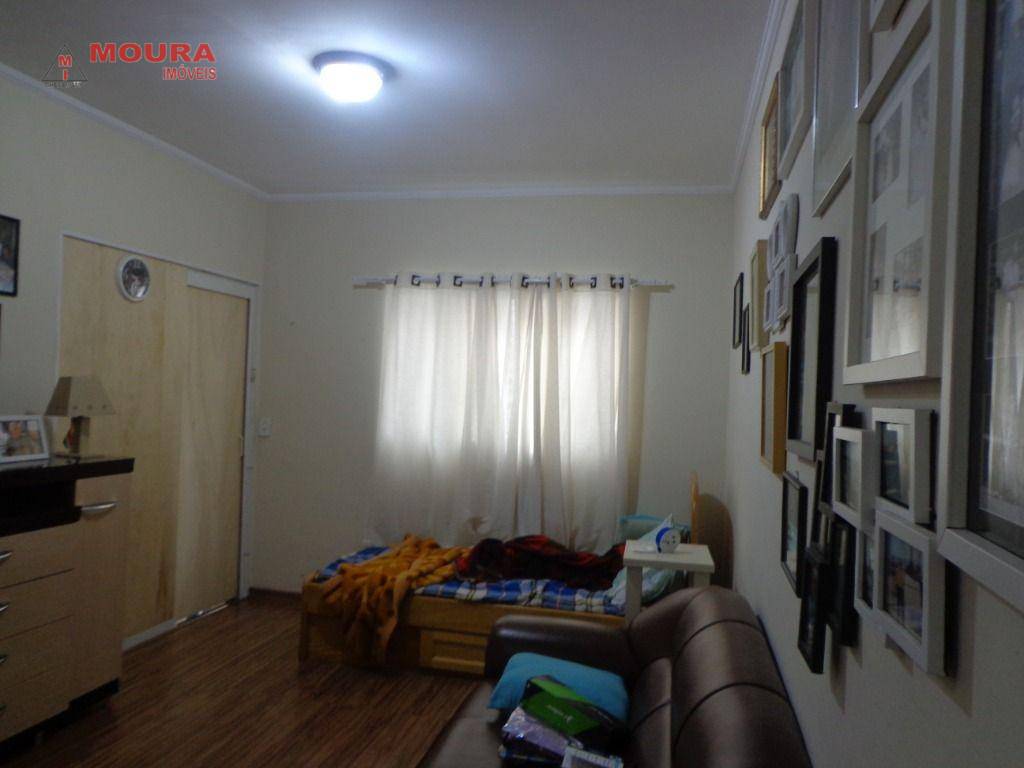 Casa à venda com 4 quartos, 215m² - Foto 1