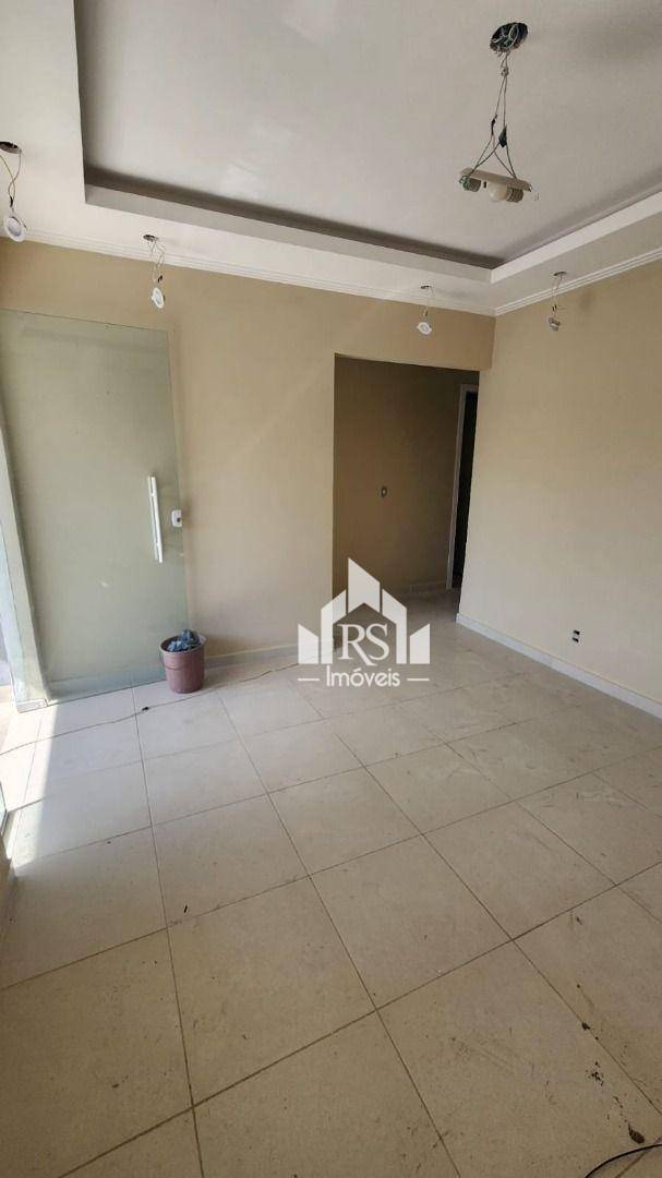 Casa à venda com 2 quartos, 115m² - Foto 2