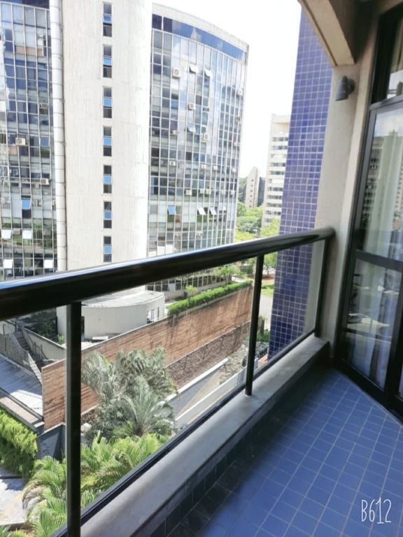 Apartamento para alugar com 2 quartos, 62m² - Foto 12