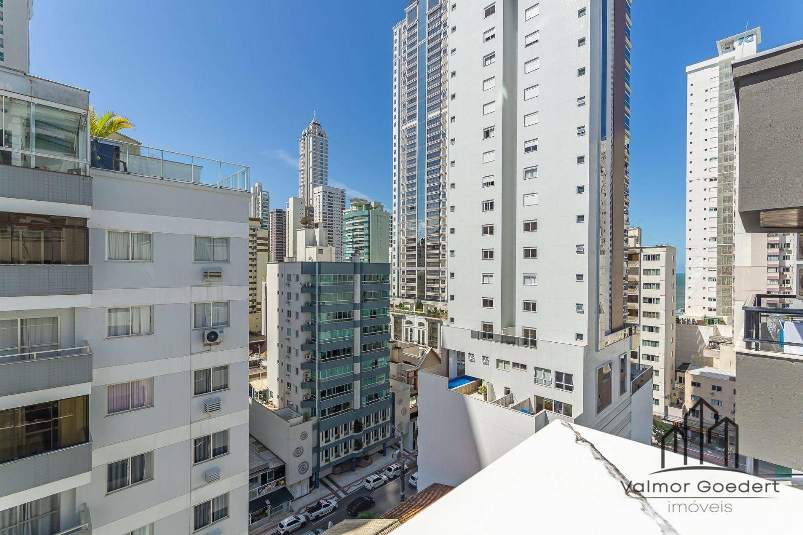 Apartamento à venda com 3 quartos, 216m² - Foto 19