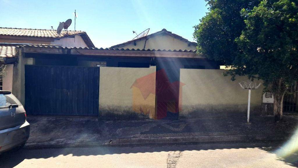 Casa à venda com 4 quartos, 120m² - Foto 1