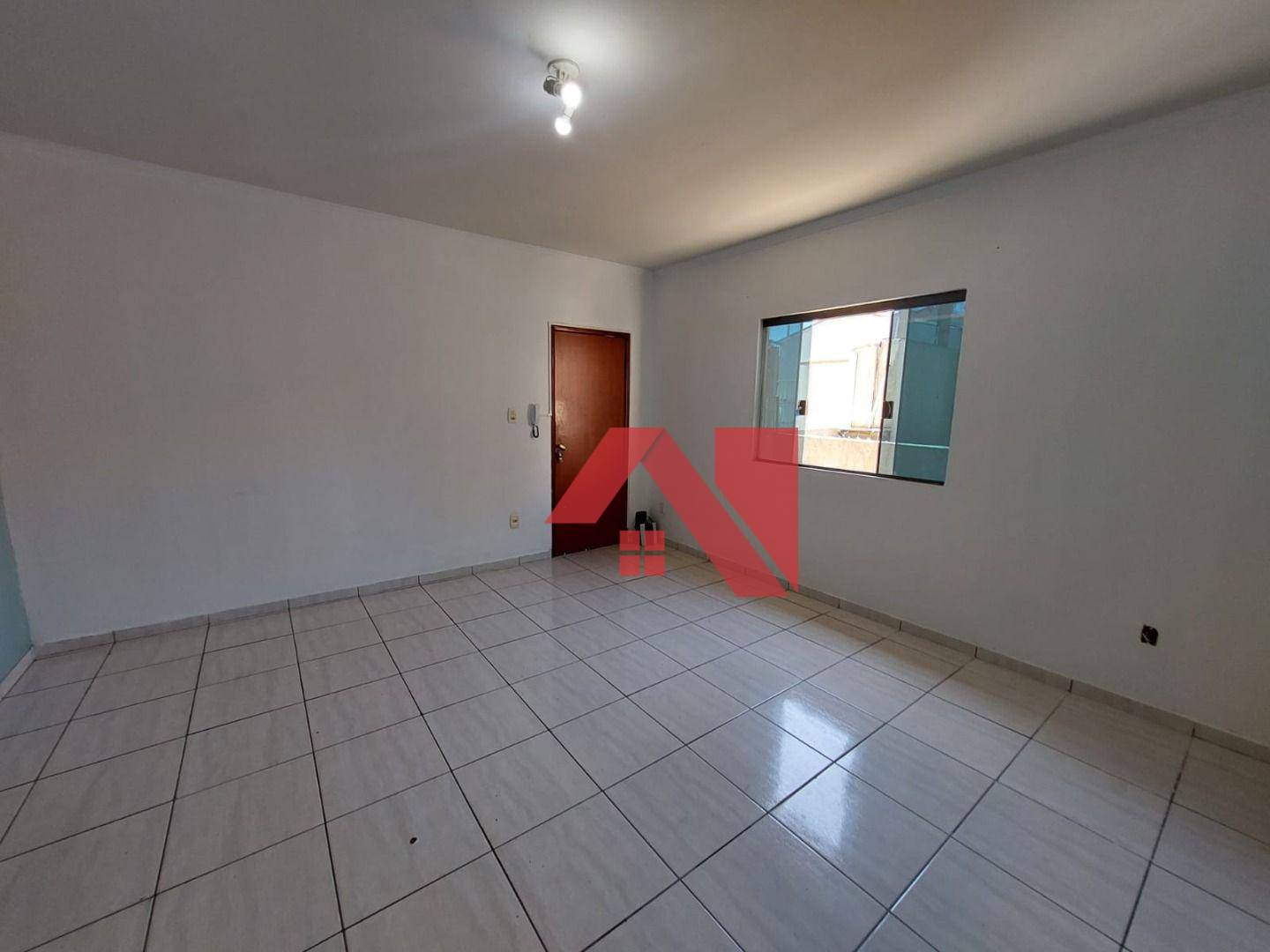 Apartamento para alugar com 3 quartos, 80m² - Foto 2