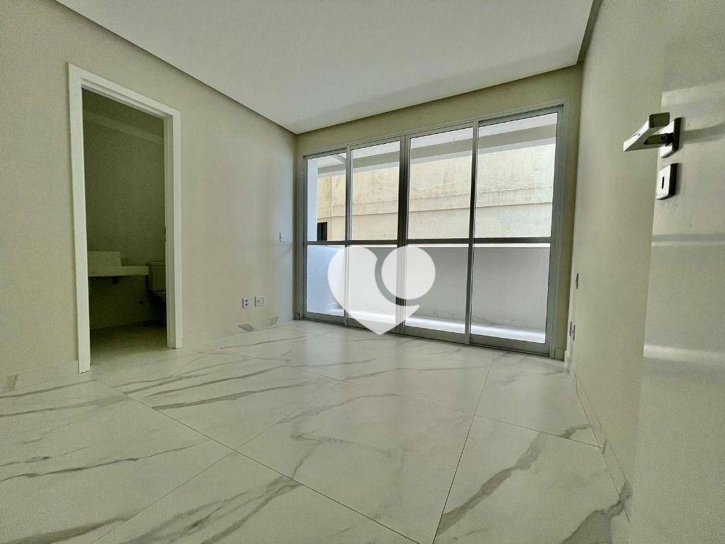 Apartamento à venda com 4 quartos, 215m² - Foto 22