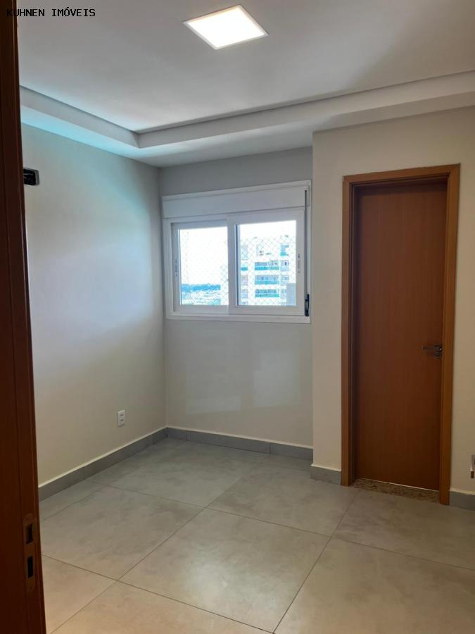 Apartamento para alugar com 3 quartos, 155m² - Foto 9