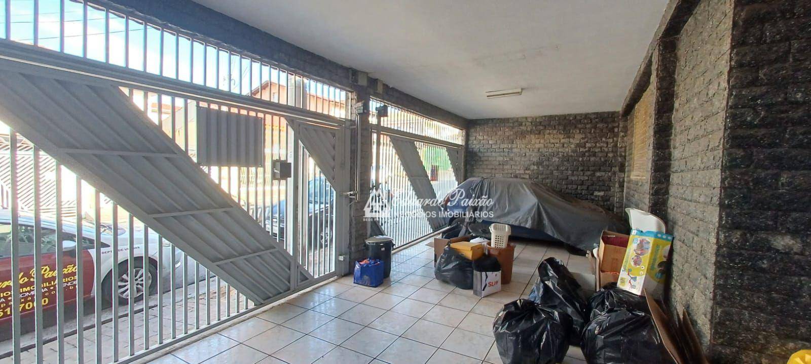 Casa à venda com 3 quartos, 250m² - Foto 2