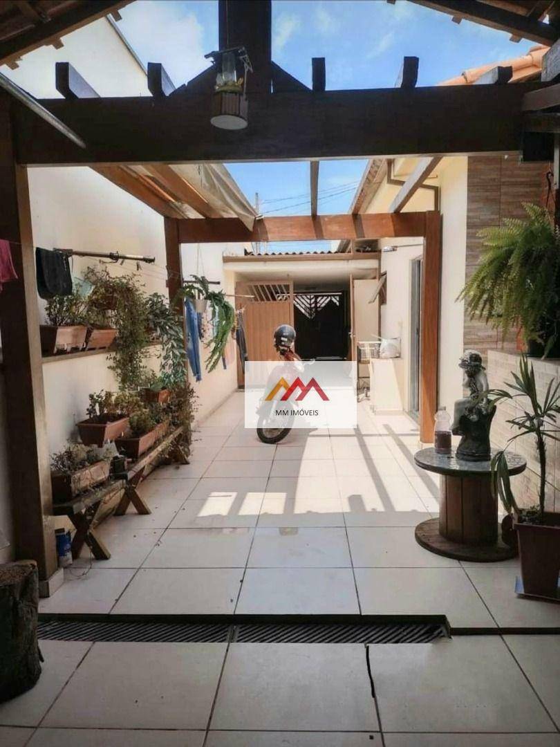 Casa à venda com 4 quartos, 150m² - Foto 1