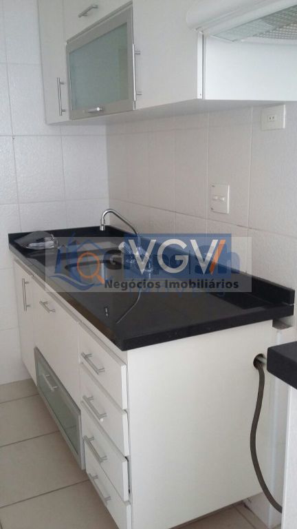 Apartamento à venda com 2 quartos, 70m² - Foto 4