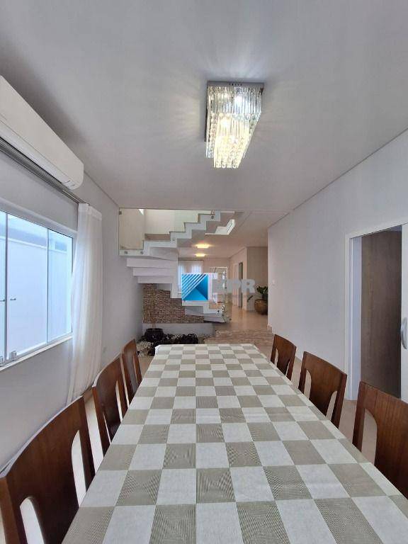 Casa de Condomínio para alugar com 4 quartos, 245m² - Foto 11