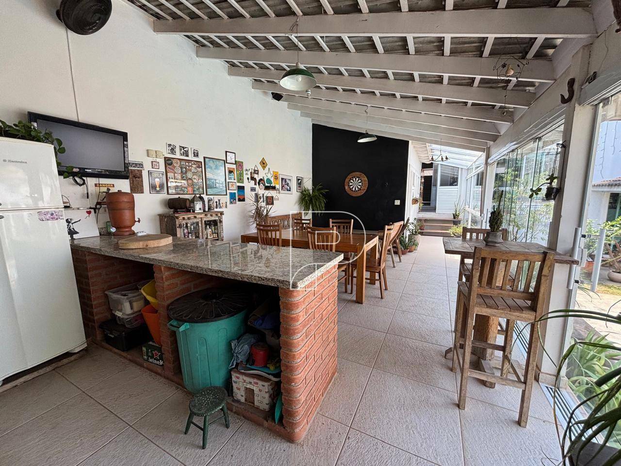 Casa de Condomínio à venda e aluguel com 3 quartos, 250m² - Foto 33