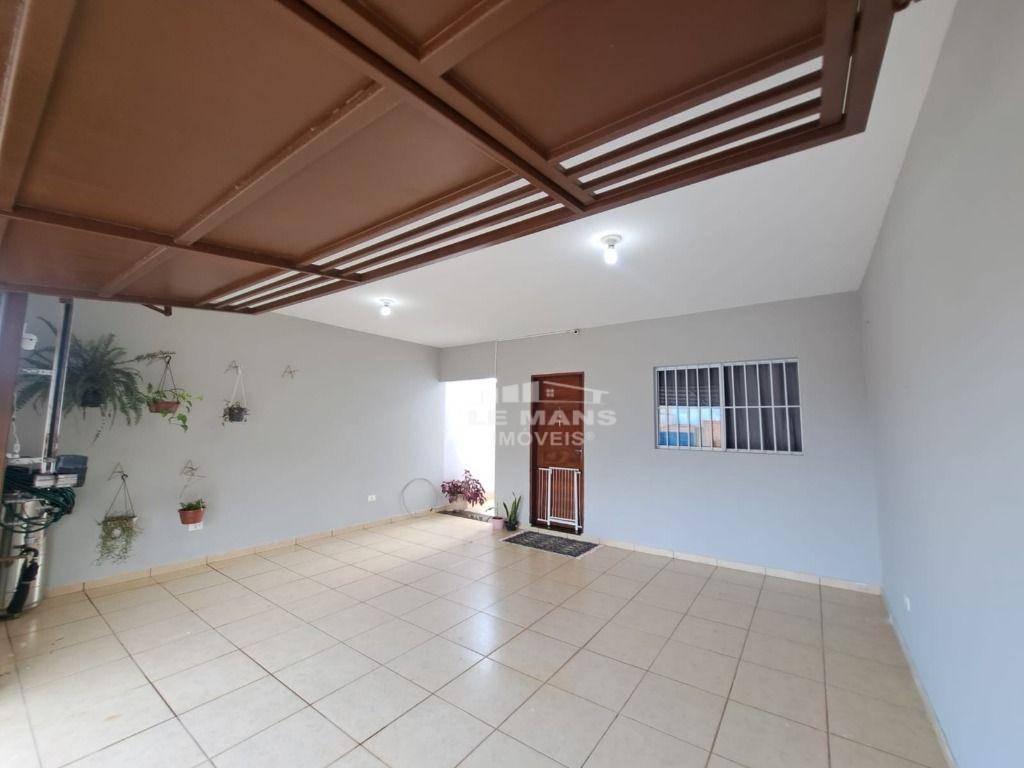 Casa à venda com 2 quartos, 120m² - Foto 2