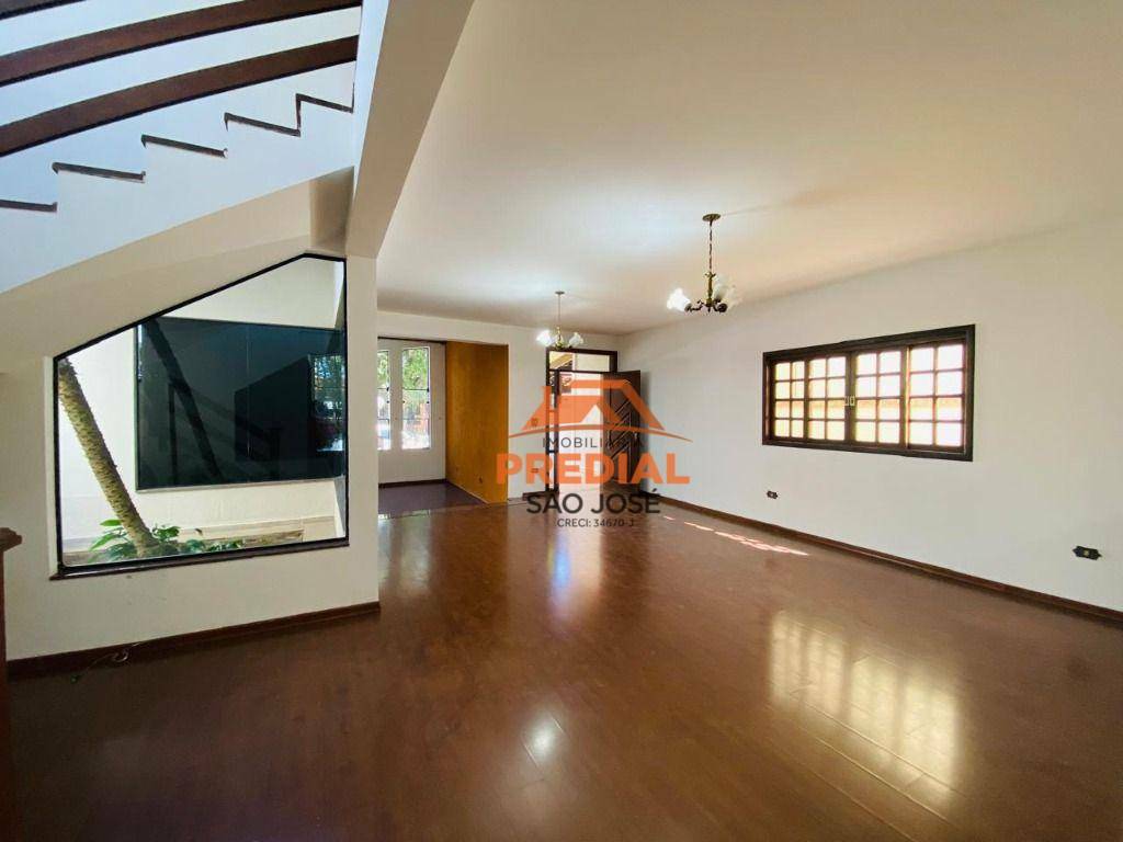 Casa de Condomínio à venda com 3 quartos, 220m² - Foto 2