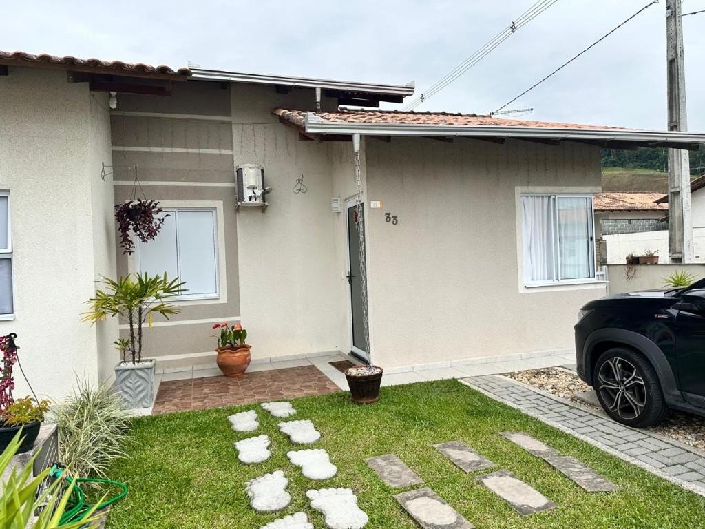 Casa à venda com 2 quartos, 50m² - Foto 1