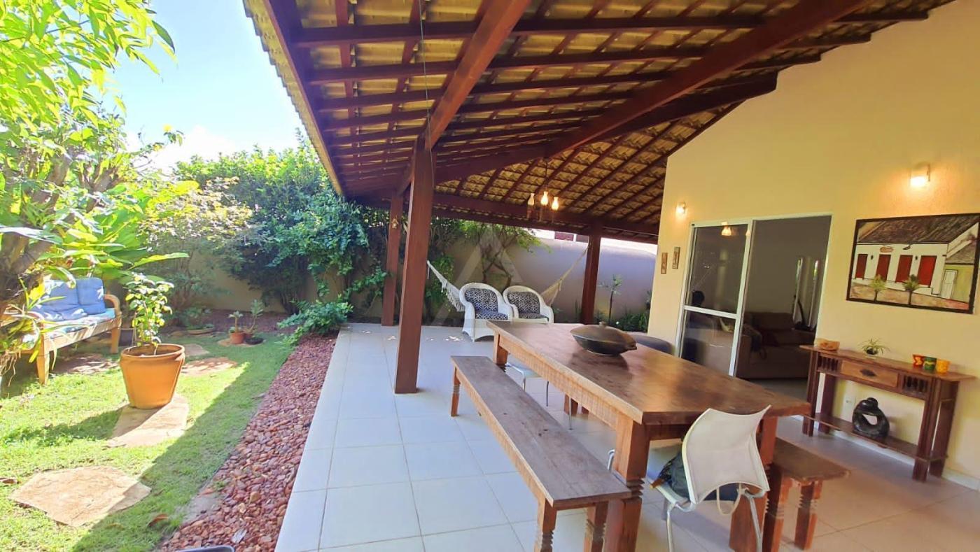 Casa de Condomínio à venda com 4 quartos, 220m² - Foto 2