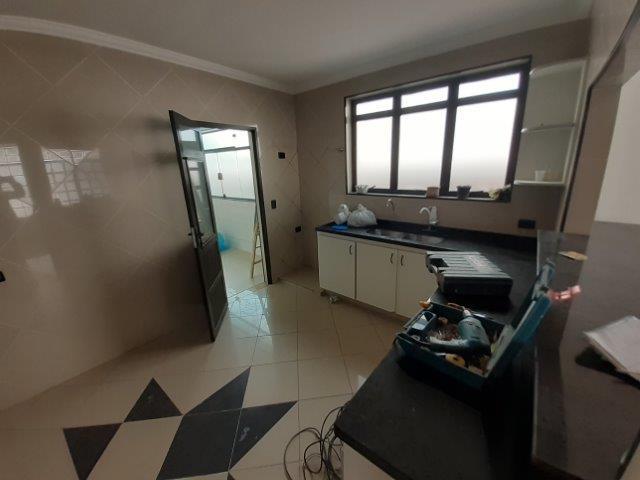 Casa à venda com 4 quartos, 350m² - Foto 2