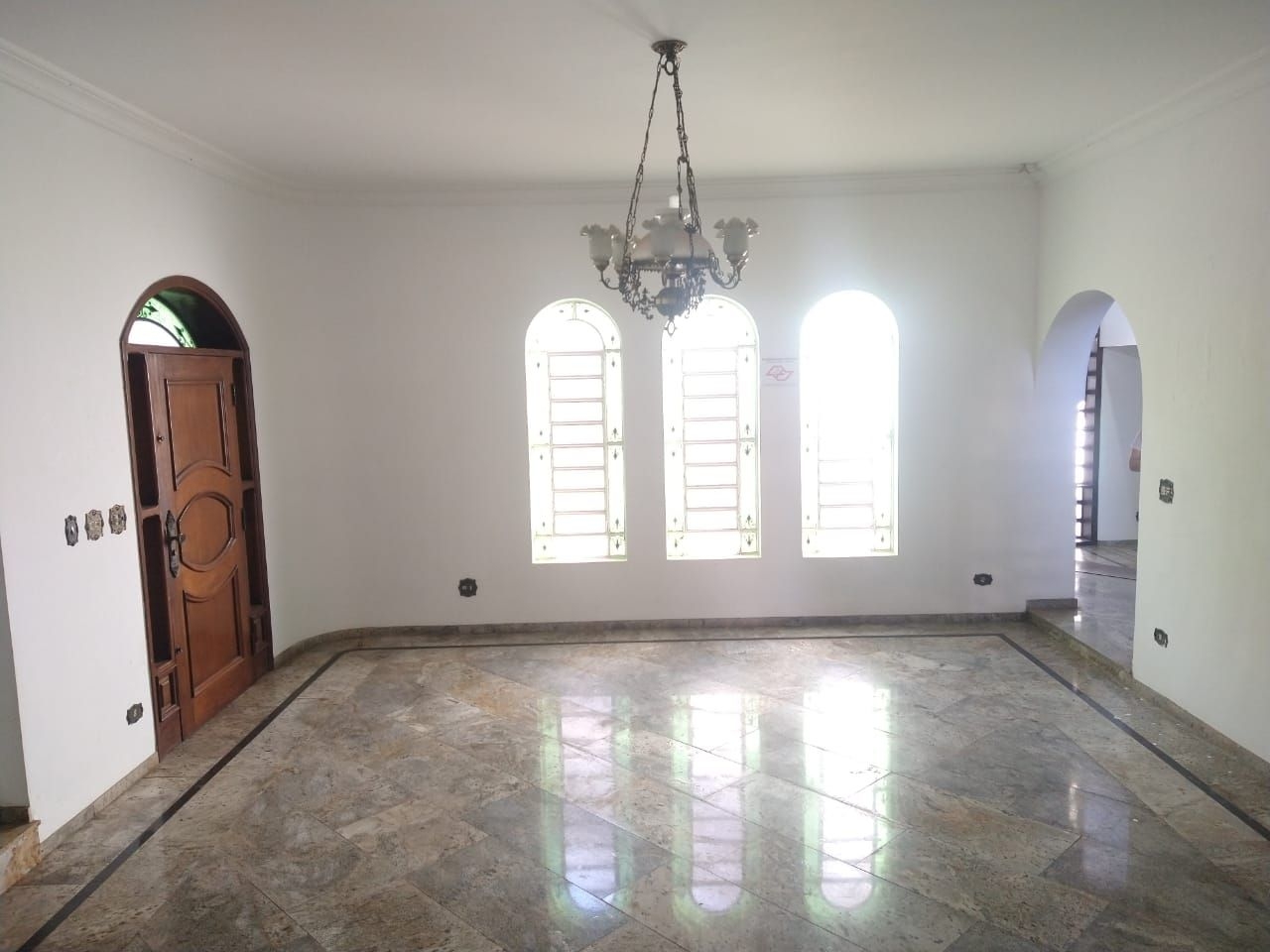 Casa para alugar com 8 quartos, 650m² - Foto 9