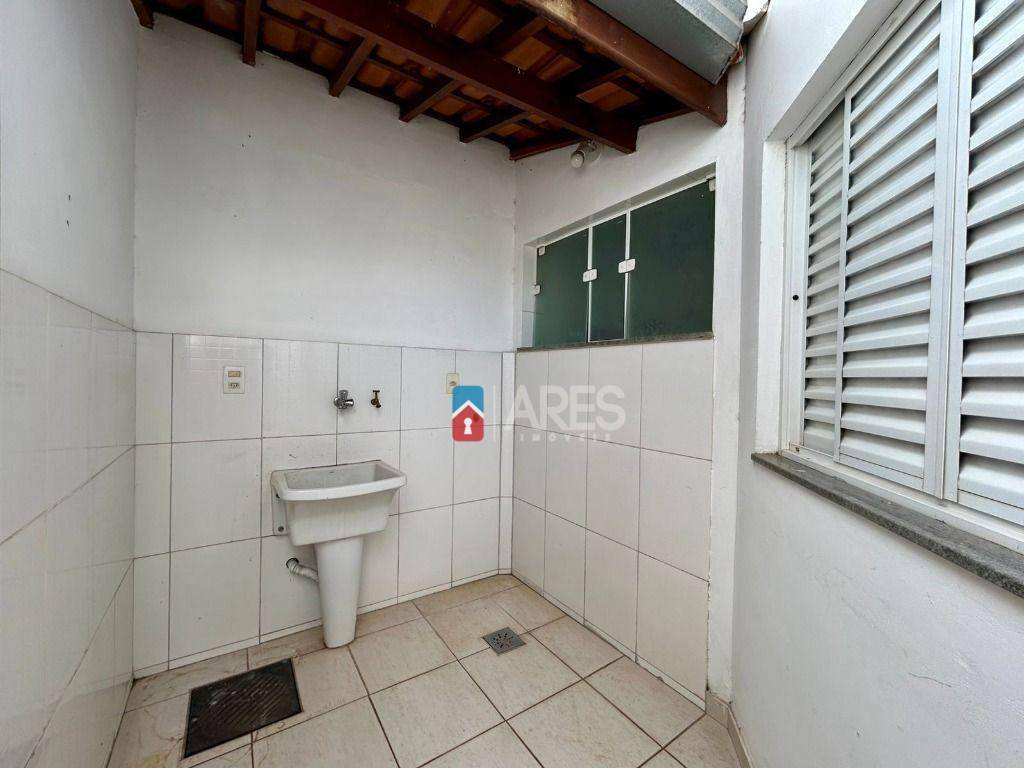 Casa à venda com 3 quartos, 120m² - Foto 25