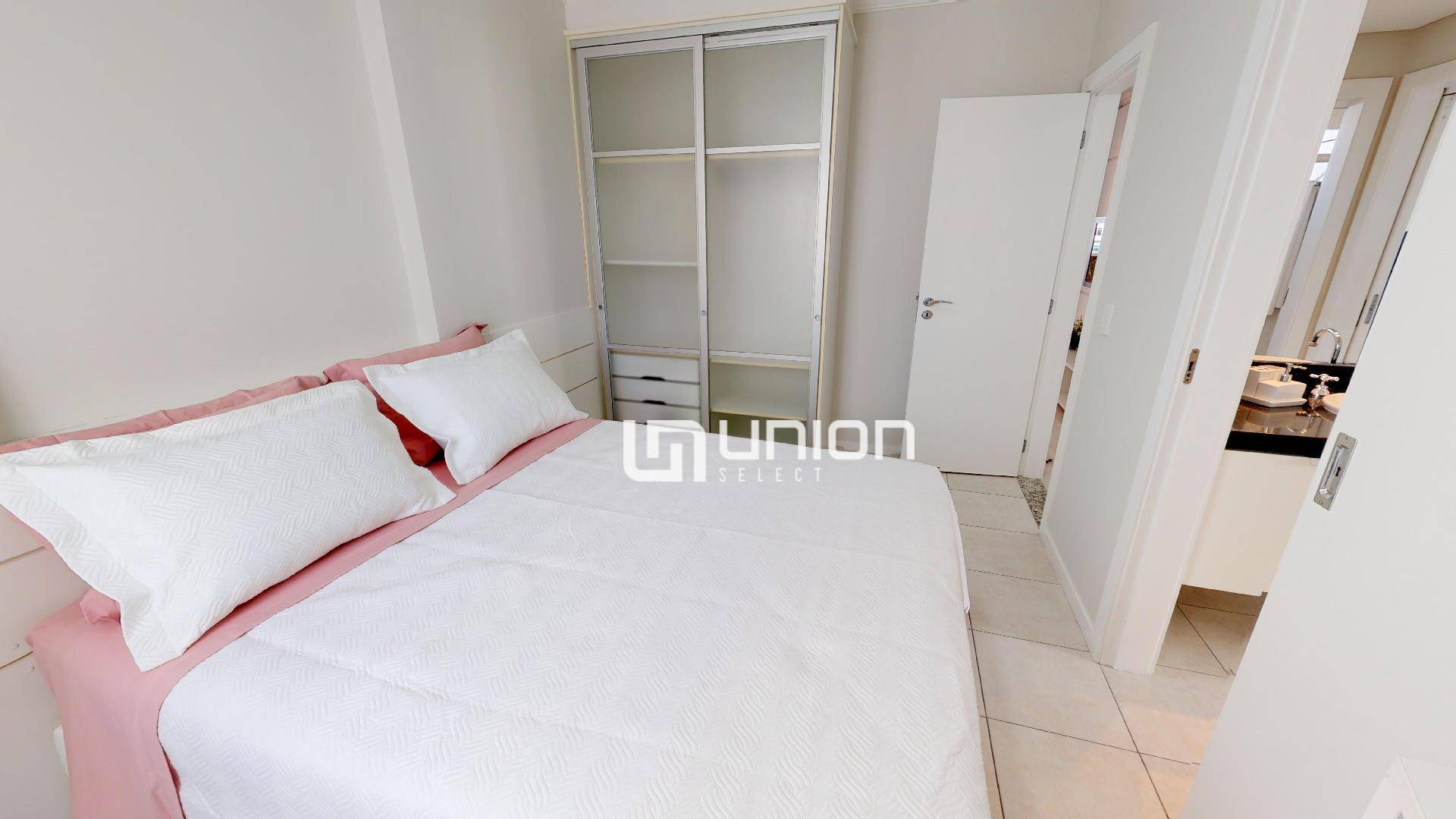 Apartamento à venda com 3 quartos, 149m² - Foto 2