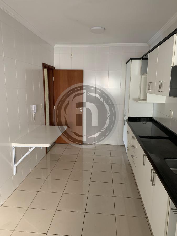 Apartamento à venda com 3 quartos, 124m² - Foto 4