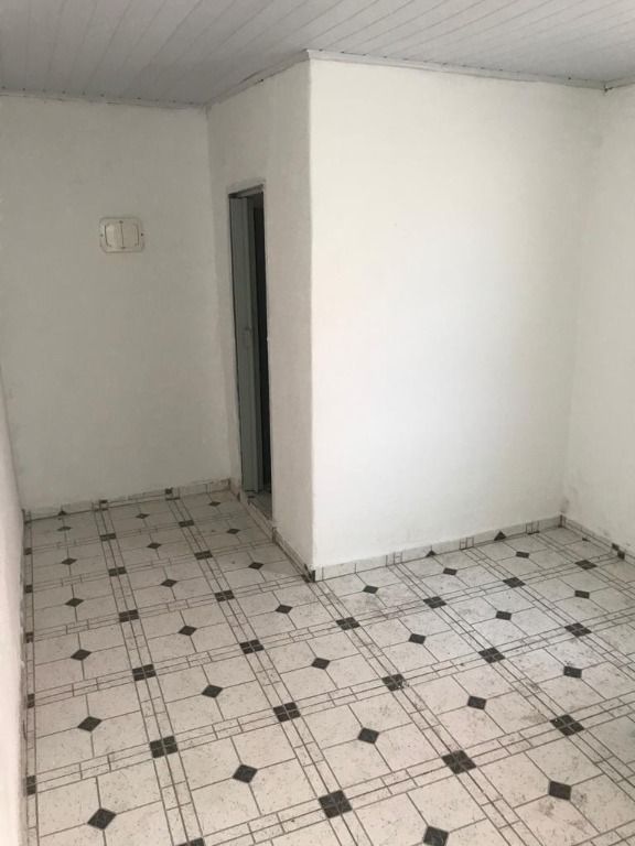 Casa para alugar com 1 quarto, 40m² - Foto 3