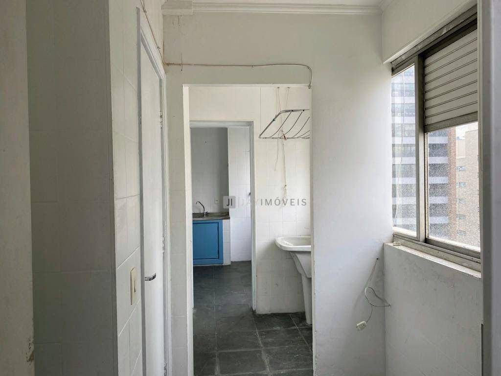 Apartamento para alugar com 3 quartos, 180m² - Foto 6