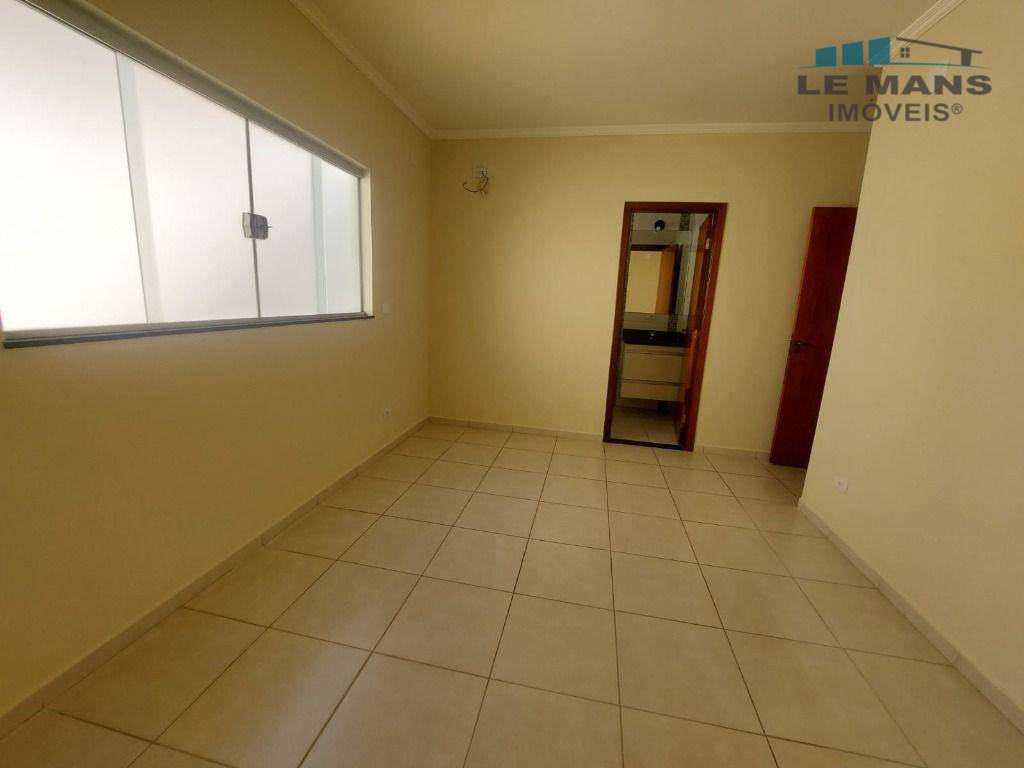 Casa para alugar com 3 quartos, 130m² - Foto 3