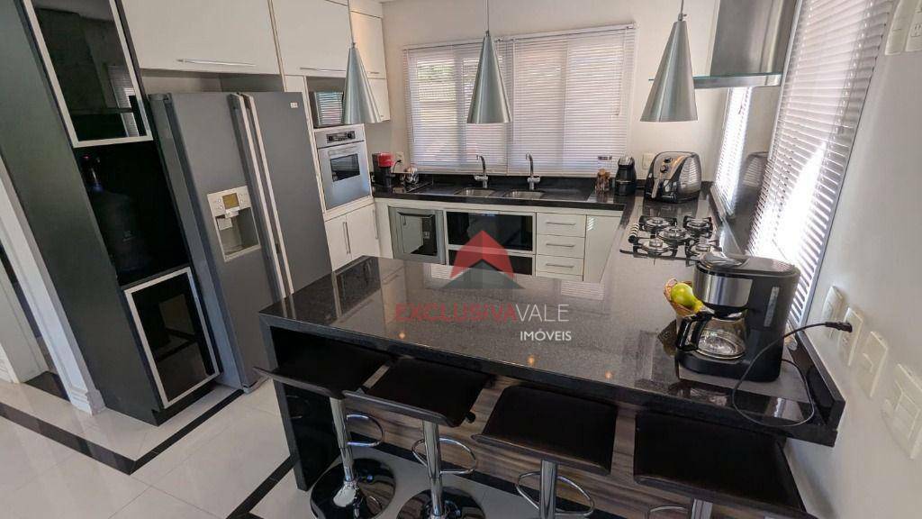 Casa de Condomínio para alugar com 4 quartos, 320m² - Foto 15