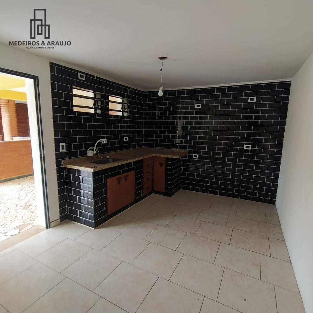 Casa à venda com 4 quartos, 210m² - Foto 17