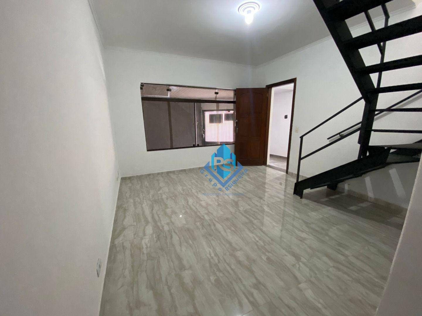 Sobrado à venda com 3 quartos, 220m² - Foto 1