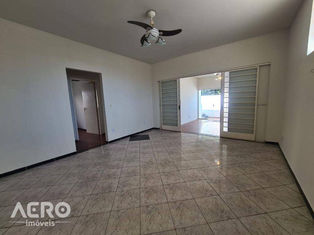 Casa à venda com 3 quartos, 170m² - Foto 3