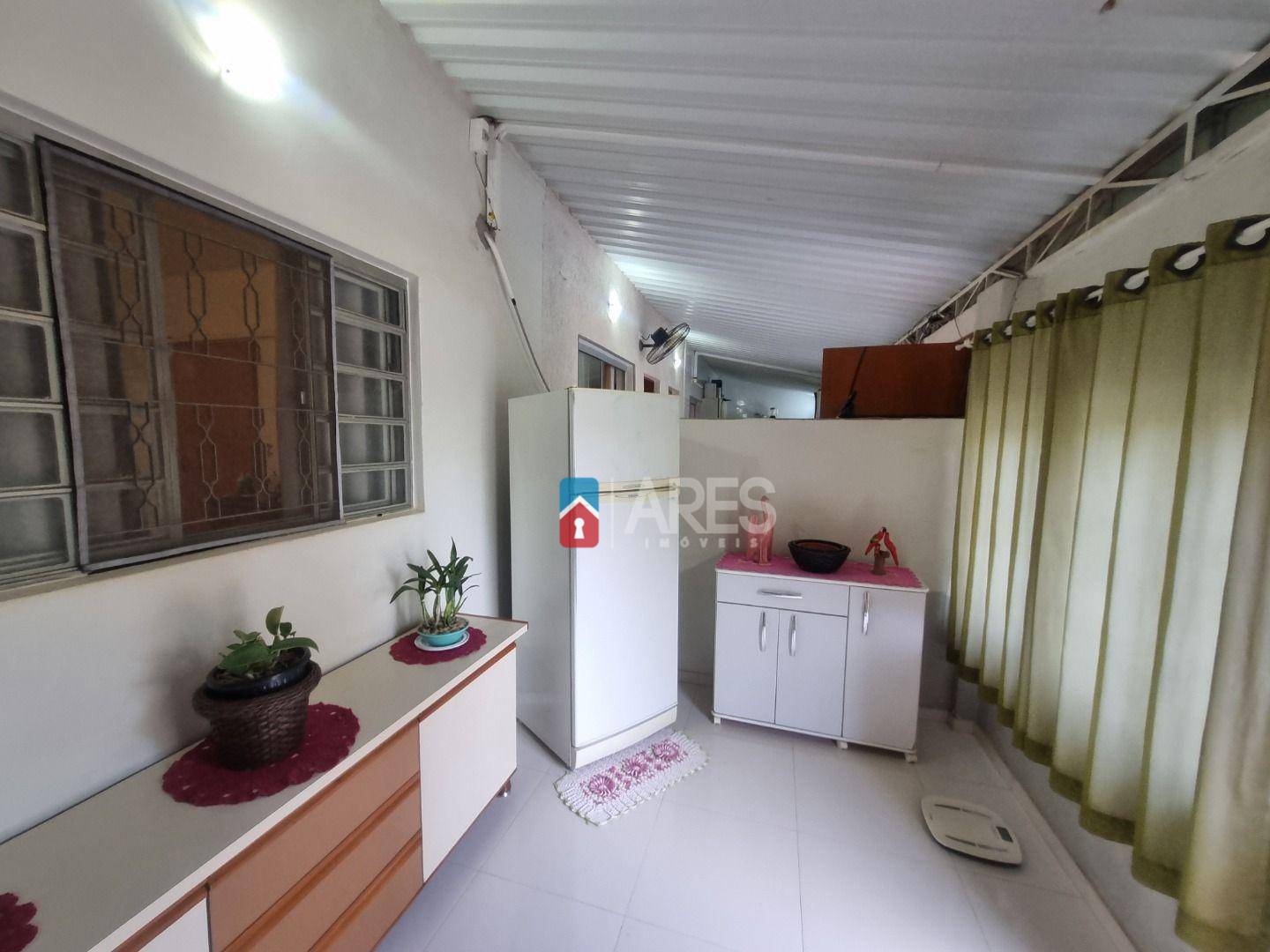 Chácara à venda com 4 quartos, 297m² - Foto 13