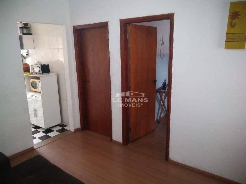 Casa à venda com 2 quartos, 70m² - Foto 3