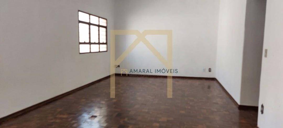 Casa à venda com 2 quartos, 140m² - Foto 2