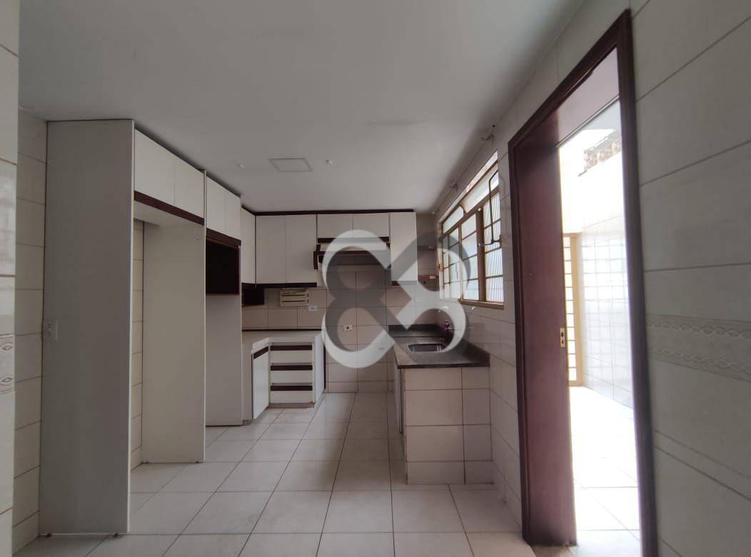 Casa à venda com 4 quartos, 321m² - Foto 26