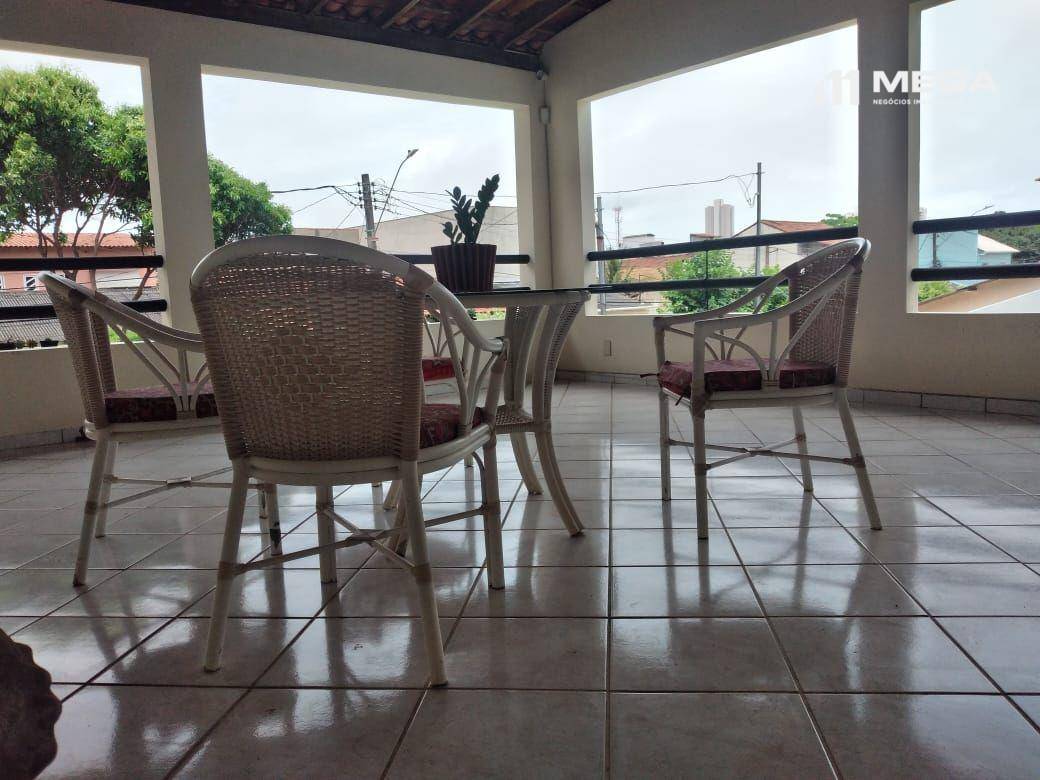 Casa, 4 quartos, 258 m² - Foto 2