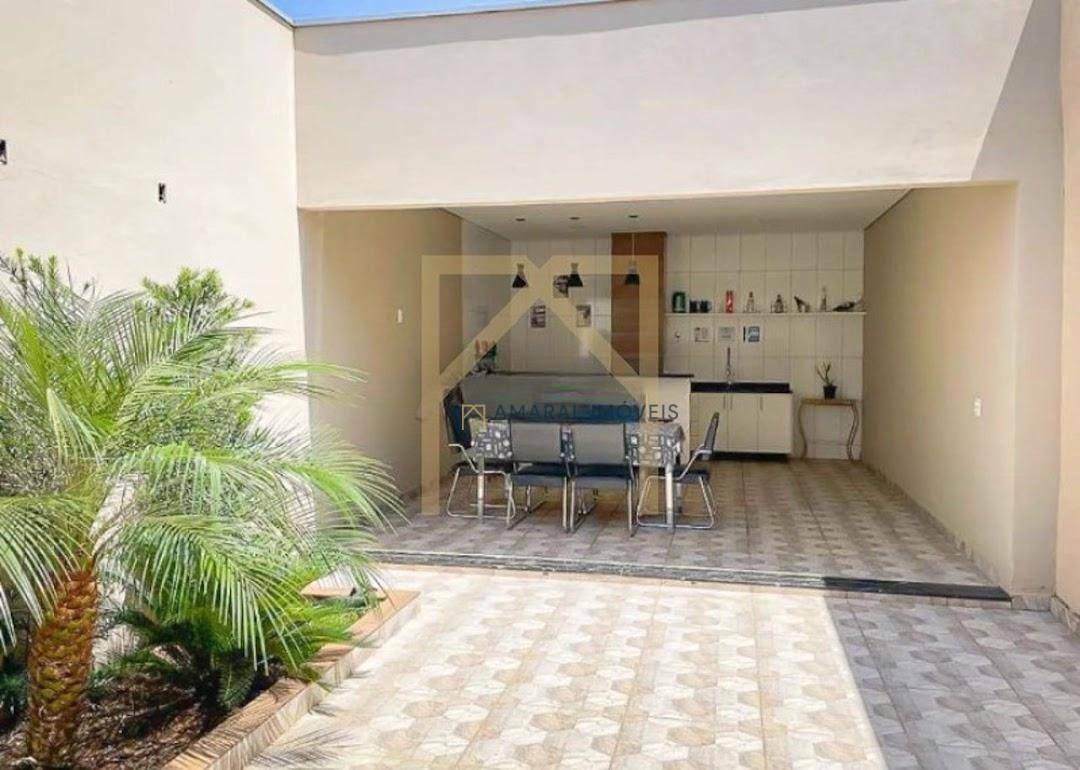 Casa à venda com 3 quartos, 190m² - Foto 1