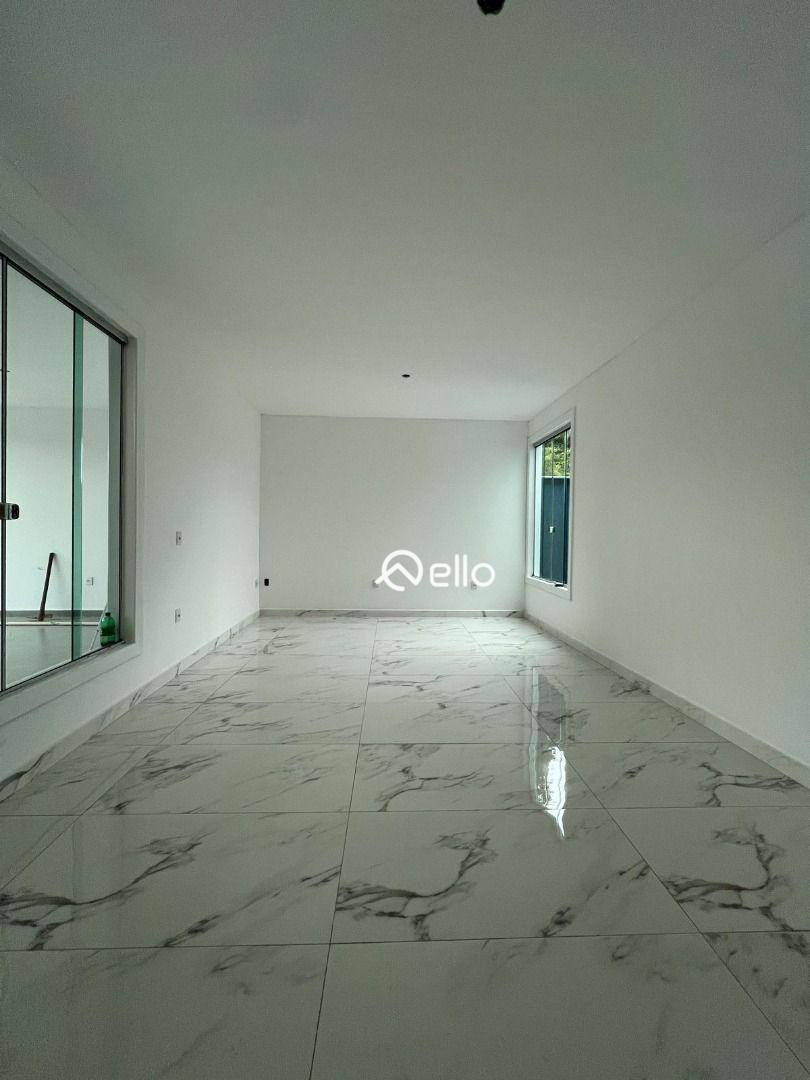 Casa à venda com 3 quartos, 150m² - Foto 2