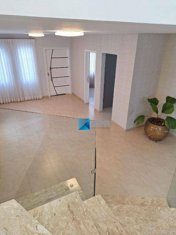 Casa de Condomínio para alugar com 4 quartos, 245m² - Foto 8