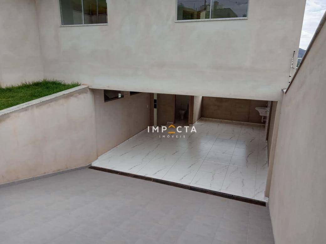 Casa à venda com 3 quartos, 151m² - Foto 4