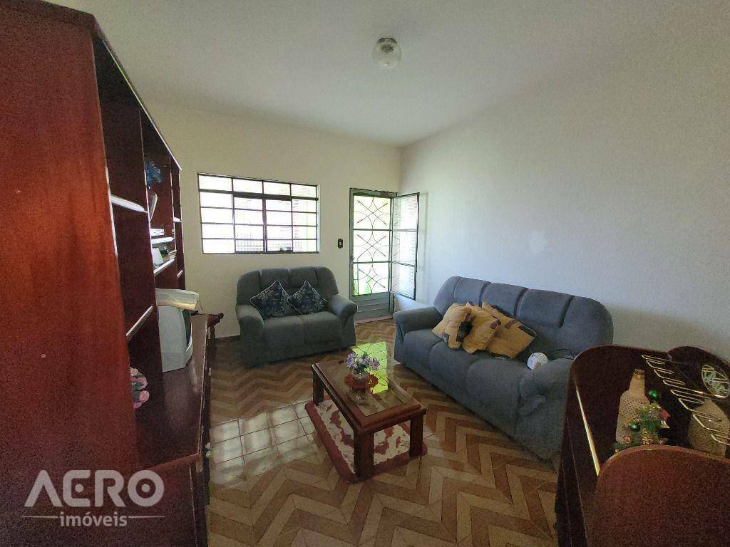 Casa à venda com 2 quartos, 103m² - Foto 2