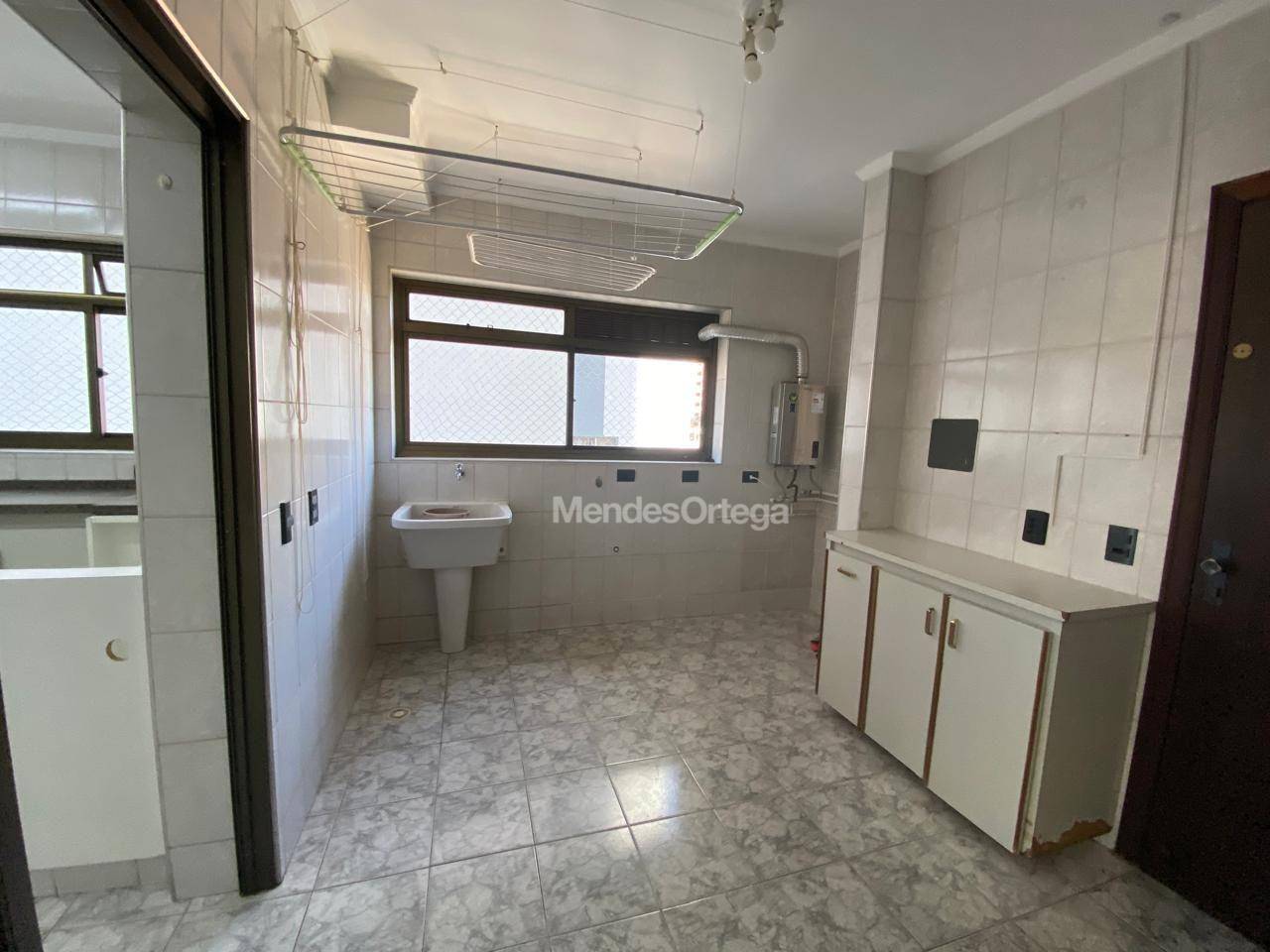 Apartamento para alugar com 3 quartos, 206m² - Foto 42