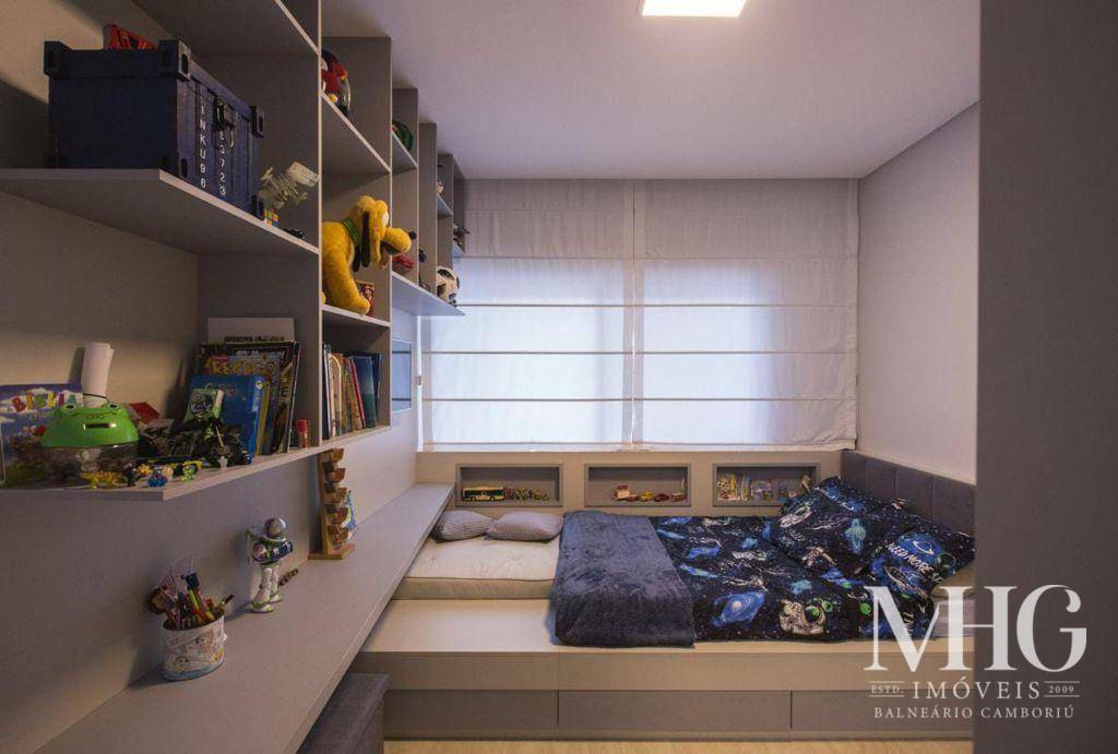 Casa à venda com 4 quartos, 450m² - Foto 2