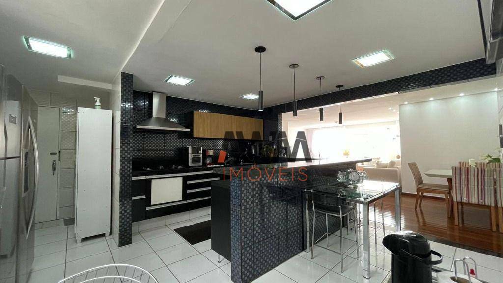 Apartamento à venda com 3 quartos, 150m² - Foto 2