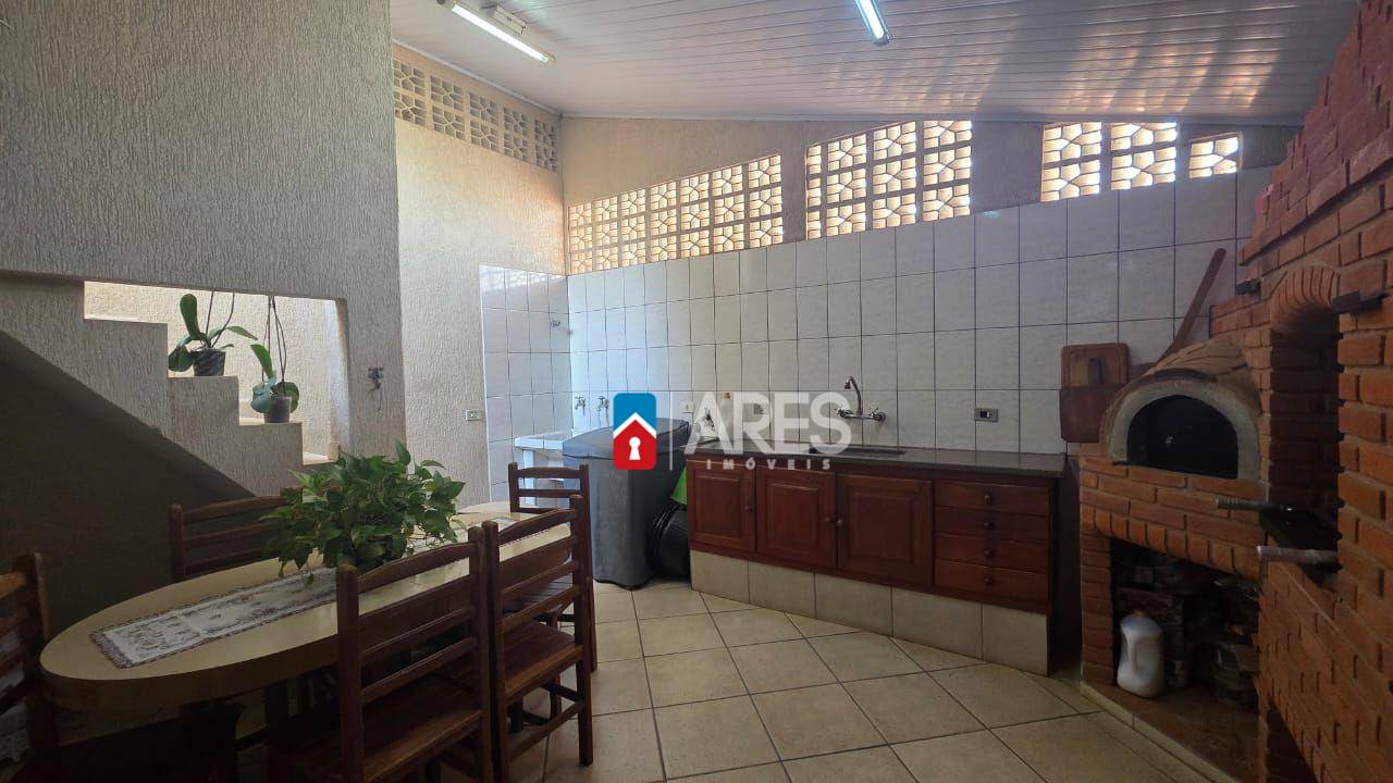 Casa para alugar com 3 quartos, 175m² - Foto 19