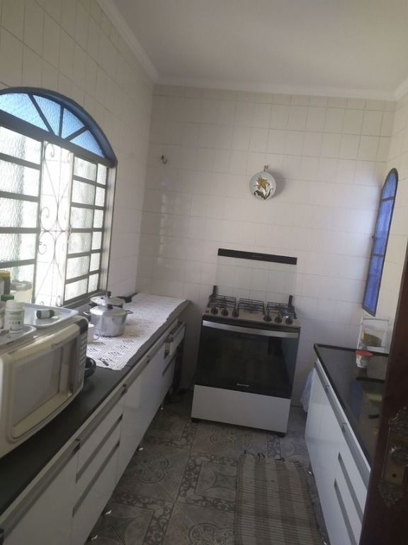 Sobrado à venda com 6 quartos, 320m² - Foto 4