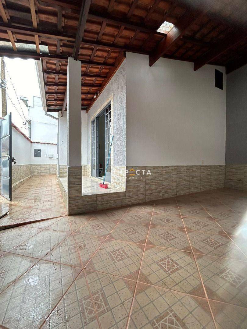 Casa à venda com 3 quartos, 168m² - Foto 1