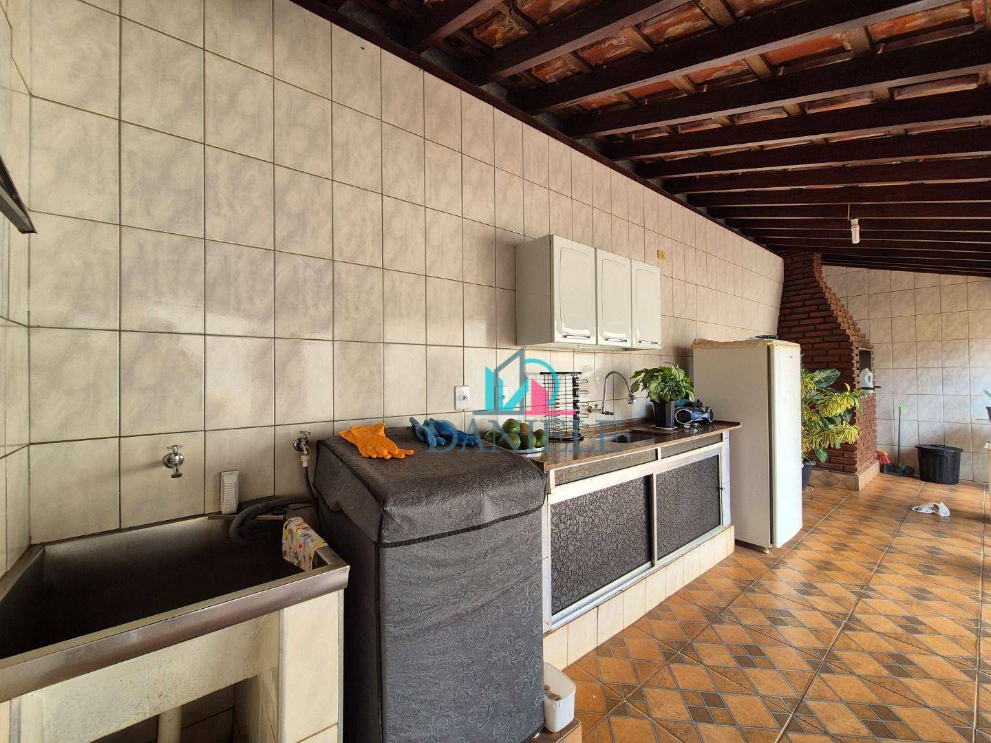 Casa à venda com 3 quartos, 232m² - Foto 19