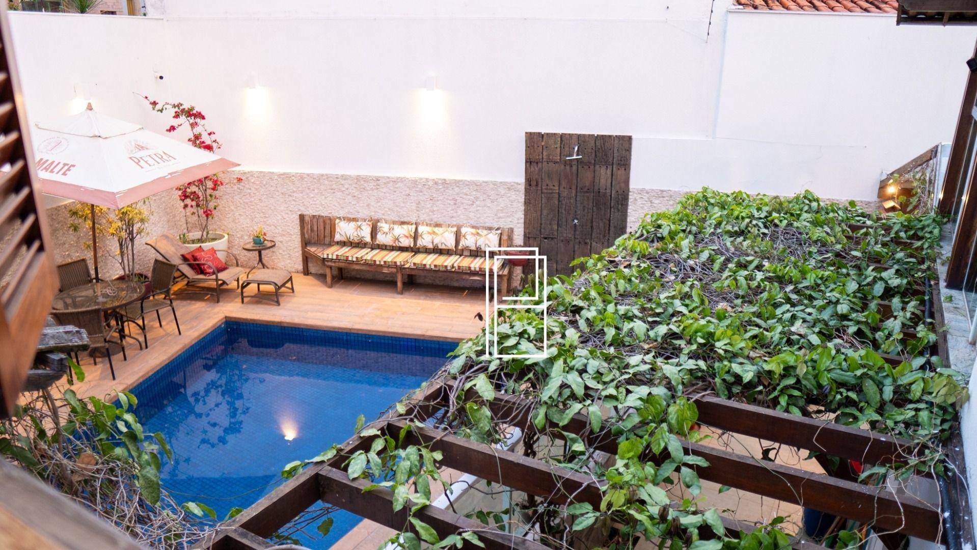 Casa à venda com 4 quartos, 300m² - Foto 11