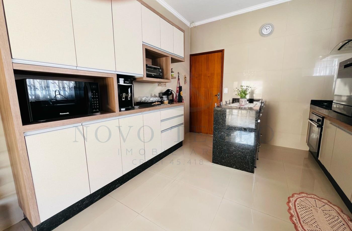 Casa à venda com 2 quartos, 200m² - Foto 3