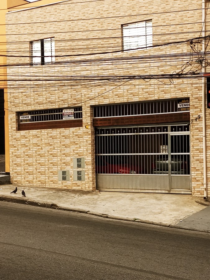 Casa à venda com 3 quartos, 260m² - Foto 1